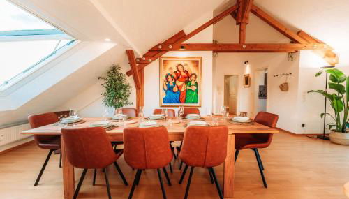 Spacious Penthouse with AC and Free Parking Steps Away From the Central Station - Foto 3