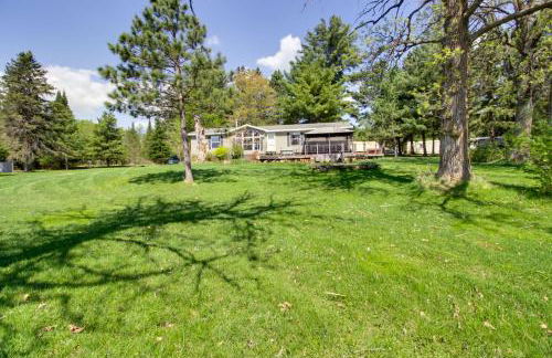 Waterfront Family Home with Yard on Portage Lake - Foto 27