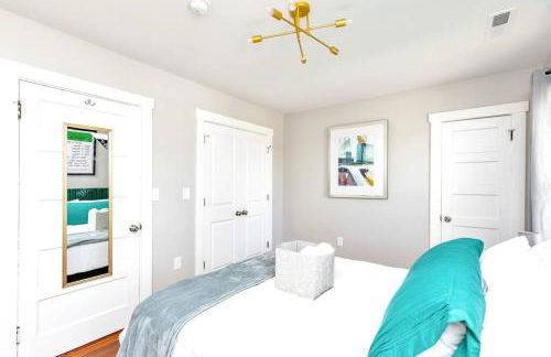 Stay, Play and Pass Go at the Monopoly Penthouse! - Foto 32