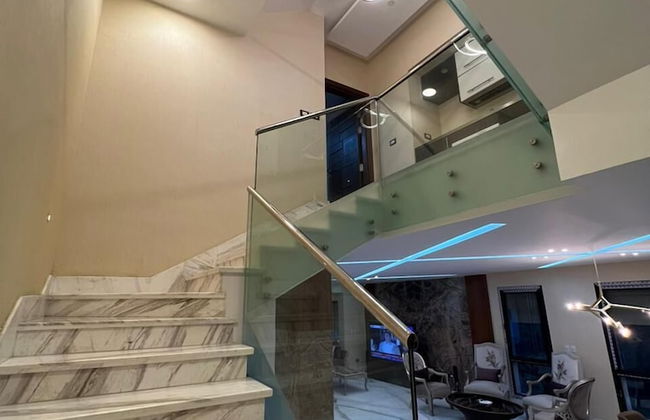 Villa In Beverly Hills With Garden - Photo 18