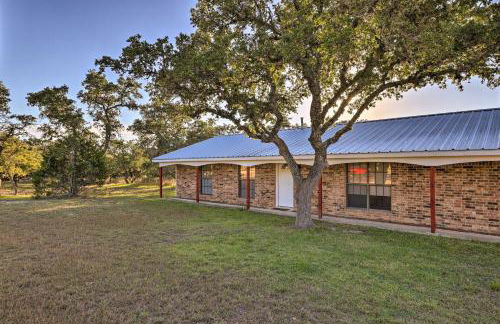 Quiet Haven with Hot Tub, 4 Mi to Canyon Lake! - Foto 33