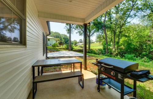 1 Mi to Lake Hartwell Updated Retreat with Patio! - Foto 3
