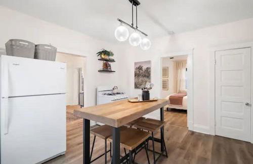 Newly Renovated - Professionally Designed - 2 BR - Foto 27