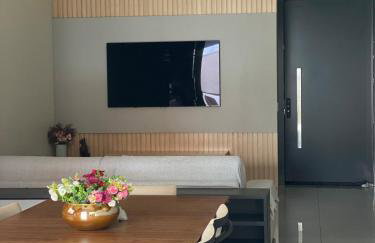 Casa moderna e bem equipada com piscina - Foto 2