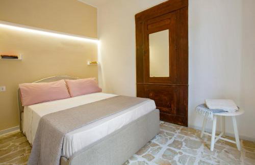 Plaza Suites - Photo 17