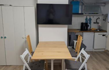 Apartment with AC, full kitchen, self check in, parking, 8 min to SAP campus, Wi Fi - Foto 80