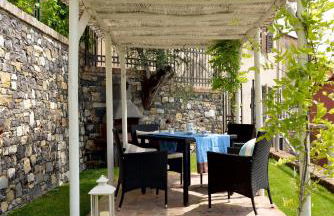 casa con mini piscina, giardino e area giochi per bambini - Foto 7