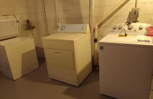 Chic City Charming Bungalow with all the Amentities Great Family Getaway! - Foto 23