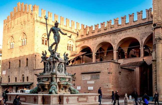 Bologna Open Bus skip the line & Food Tasting - Photo 9
