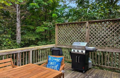 Screened Porch w Swing, Fire Pit, Grill & Deck - Photo 34