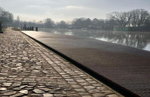 Riverside Retreat with Comfort - Foto 23