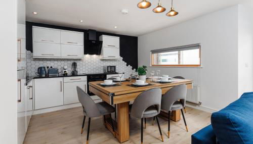 Flatzy - Prime City Apartment with Free Parking & Ping Pong Table - Foto 1, stove