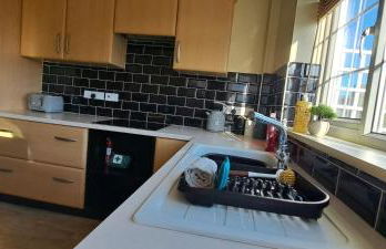 Sizeable 4 bed property on Huntingdon Ring road - Foto 8