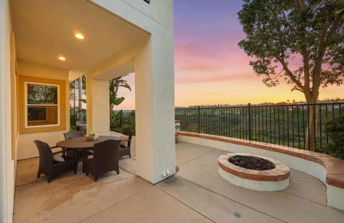 Spacious Luxury home in Gated Community with Resort Pool & Scenic Views - Photo 48