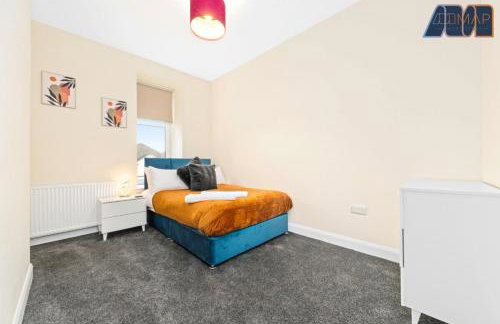 4 Bed Flat With Parking Sleeps 8 in Fife - Foto 2