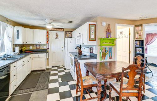 Cozy PCB Cottage about 1 Block to Beach! - Photo 3