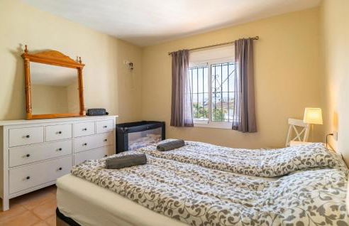 3 Bedroom Stunning Home In Coin - Photo 7