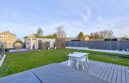 Luxury Stay In Heart Of Nunthorpe by GR Estates - Photo 16