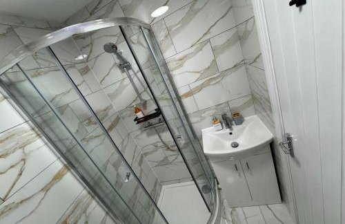 2 Bedroom Home with Free Parking & Fast Wi-Fi - Foto 24