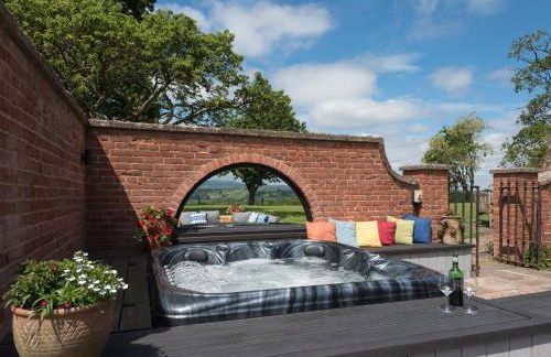 Broad Meadows Farmhouse 12 Guests - Photo 10