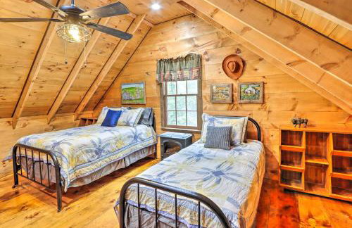 Cozy Creekside Mountain Escape w/ Hot Tub! - Foto 20
