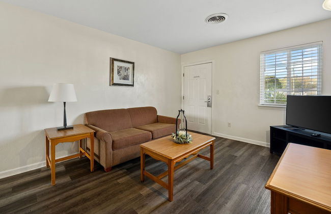 Affordable Suites Charlottesville - Photo 18