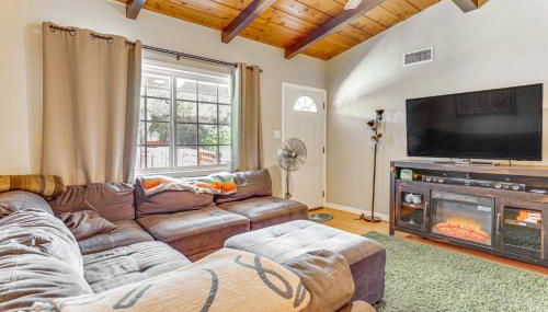 Peaceful Vista House with Gas Grill 1 Mi to Dtwn! - Foto 3