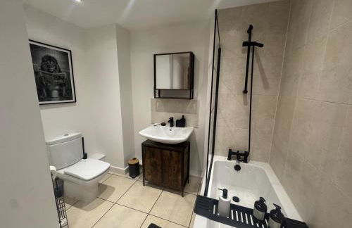 2BR Apt FREE parking Royal Lpool Golf Course Views - Foto 12