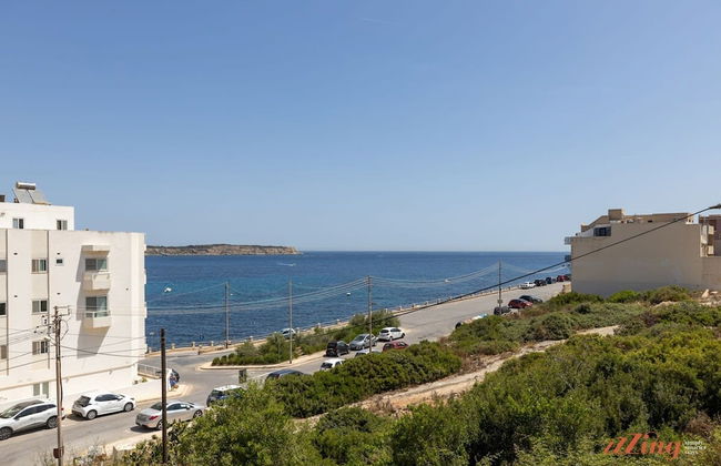 Mediterranean Living Right by the Beach - Foto 1