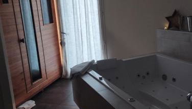 Le Mas aux Amoureux , Suite Romantique et Spa - Foto 4