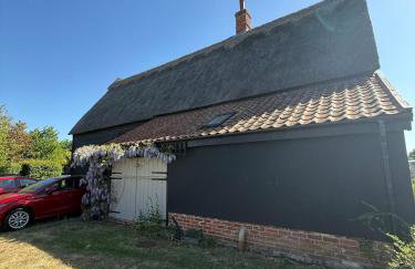 Heritage Cottage with a Pool - Photo 6