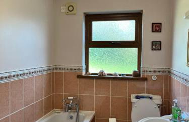 Beautiful Lakeside Holiday Home (6 Portinode Cottages) - Foto 15