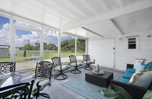 Cheerful residential home with boat launch access - Foto 2