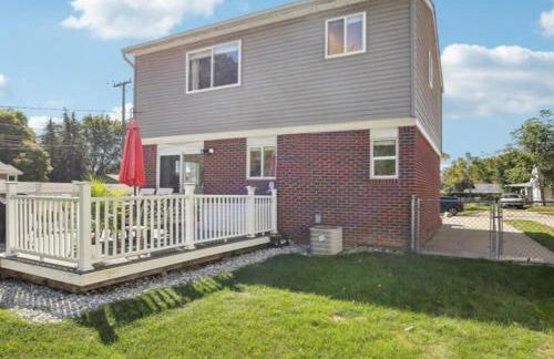 Newly Luxury Dream Home With 4 Bedroom 2 Full Bath, Full Body Massage Chair, 65Inch TV, Nice Deck, Fenced Backyard, Private Gym - Foto 20