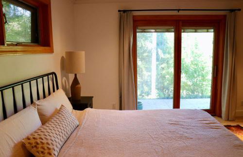 Lux, designer 8-acre retreat with private creek - Foto 14