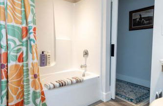 Modern Woodland Escape w Wshr dryer and Large Yard - Foto 24