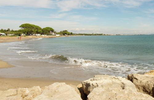 Small building with 4 apartments close to the beach - Foto 12