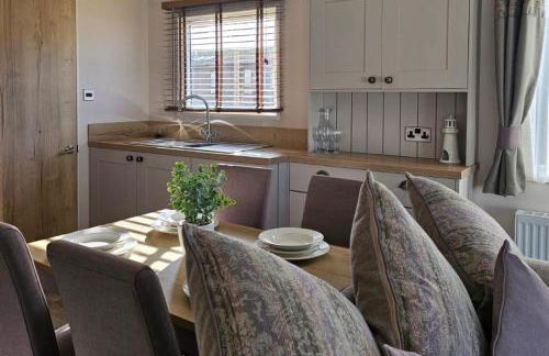 Premium Caravan - Sleeps 6 - Parking - Pool - Foto 16