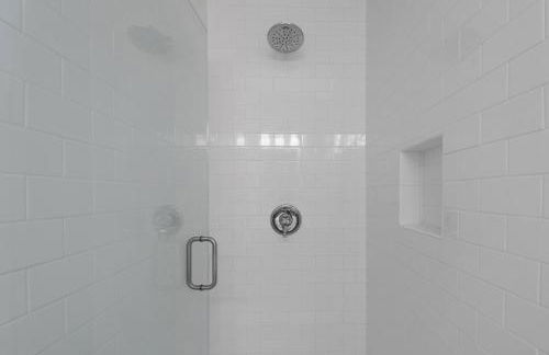 Golf Cart, 3 King Beds, Covered Rooftop Area, Half Mile to Beach! - Foto 24