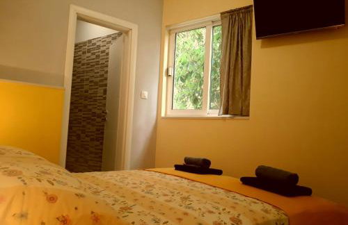 Pia Apartments - Photo 22