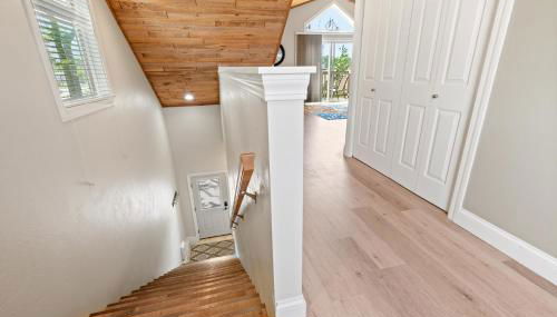 Upper Deck by Simple Life Rentals - Photo 5