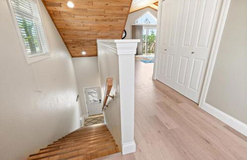 Upper Deck by Simple Life Rentals - Photo 5