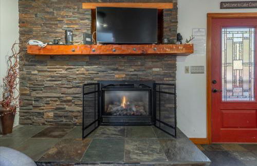 Lakeside Serenity Retreat - Photo 5