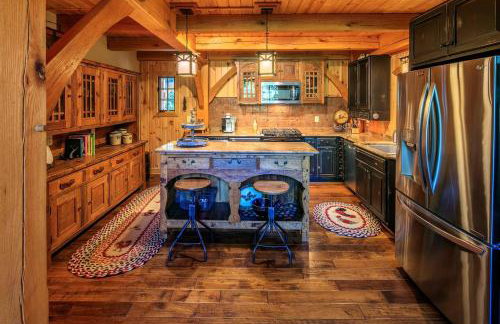 Luxury Riverfront Lodge - Sleeps 12, VIEWS, Fireplaces, Dogs OK - Photo 21