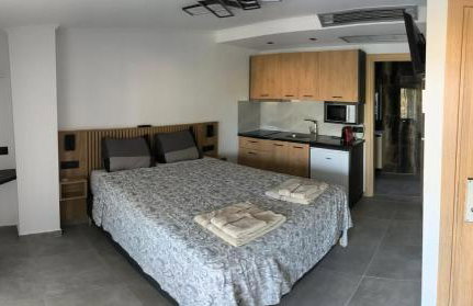 Garden and Sea - Photo 9