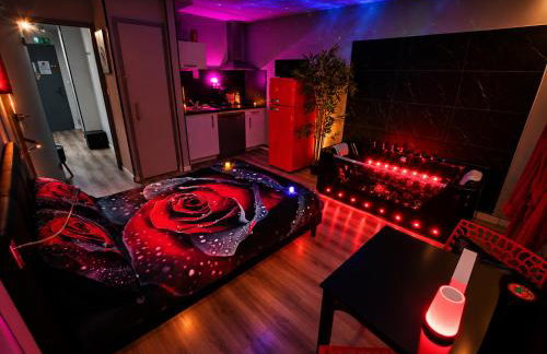 Une Nuit Magique à Deux à Biscarrosse Plage Suite avec Sauna Privatif Baignoire Balnéo Lumières d'Ambiance & Détente près de l'Océan - Foto 5