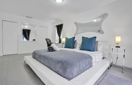 Central Stunning Villa with Heated Pool Cabana - Foto 18