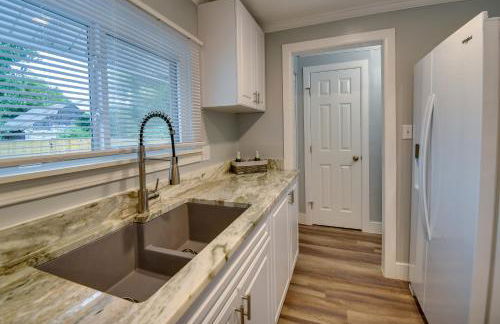 Walk to Beach Hampton Home with Grill! - Foto 10