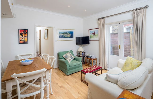 JOIVY Homely 2 Bed Riverside Flat with Patio in Hammersmith - Foto 12