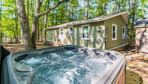 Cozy & Modern w Hot Tub, Fire Pit, Grill & Pond - Photo 2